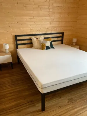 Cozy wooden house on the airpark. Quiet location and family-friendly Hotels in Larz