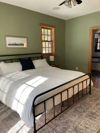 Modern Luxury at White Pine Lodge – 10 min from Stratton Mountain