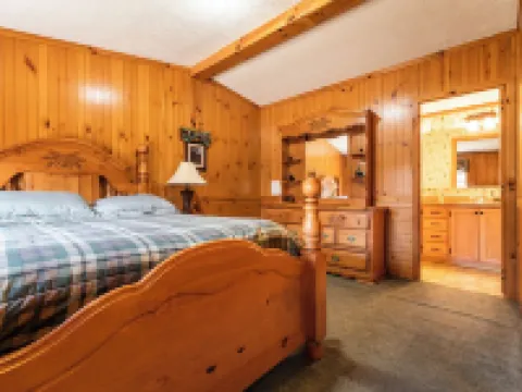 The Bear Cabin at the Riviera Resort in Neillsville, Wisconsin! デューハーストのホテル