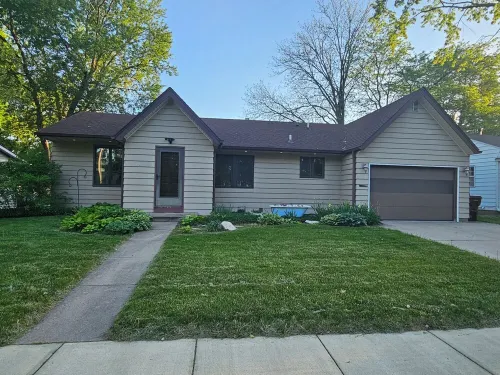 4- bed 3-bath w/private HOT TUB