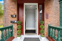 Modern 6BR Near Syracuse U, Destiny & Zoo Sleeps 18