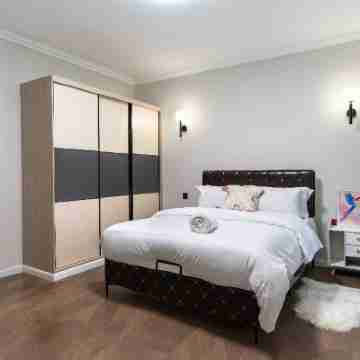 Charming Retreat: Your Stylish Two-Bedroom Haven next to a National Park Rooms