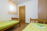 Villa Adriatica Excelsior - Beach Front Apartment With a SeaView #3 Stanici 호텔