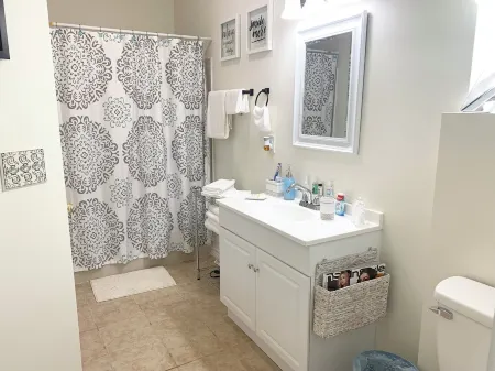 Charming 2-bedroom apartment a stone’s’ throw away from best casino in Texas.