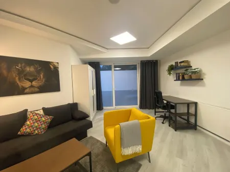 bonquartier| Chic, urban oasis with workplace