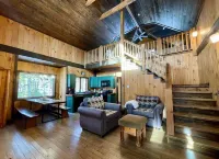 Lovely cabin with WiFi in charming Speculator Hotels in Speculator
