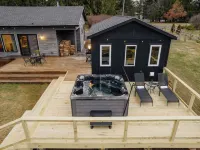 Wellness Retreat with Hot Tub, Gym, Cold Plunge, Office Hotels in Callicoon