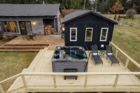 Wellness Retreat with Hot Tub, Gym, Cold Plunge, Office Hotels in Callicoon