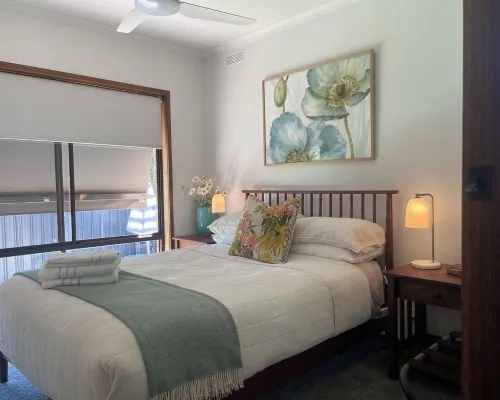 Poppies@Clunes Centrally located 80s-style home Cosy, comfortable & relaxing ! Hotels in Creswick