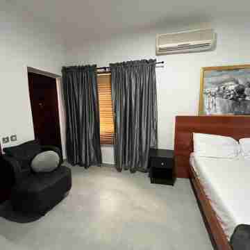 VERDE, Chic 2-bedroom apartment with Wi-Fi and AC in delightful Wuse 2 Abuja Rooms