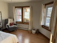 Prime Westdale location with Free Coffee & Breakfast -with3 bedrooms in Hamilton