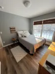 Charming private 3-bedroom on 3 acres in Sebago, Pool, Hot Tub, Large Firepit - Wifi
