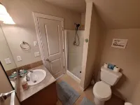 Spacious 4 bdm  2 bthrm townhome close to foodcarts and hospital in Oregon City. Hotels in Oregon City