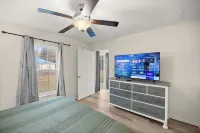 Charming 3-bedroom house in peaceful Ocala with WiFi, AC Hotels in Silver Springs Shores