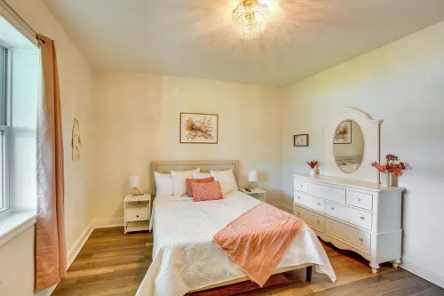 Charming 5-bedroom Cadillac Retreat W/ Private Hot Tub Shared Basketball Court