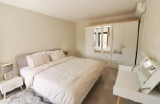 Best value 2 bedroom apartment with pool, netflix and near the beach