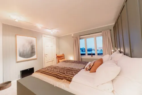 In the middle of Lofoten! Unique and spacious dockside apartment. Các khách sạn ở Stamsund