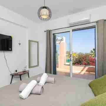 HARMONY of Sew view, Nature and Amazing Pool. The beach is 150 Meters away! Rooms