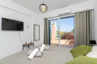 HARMONY of Sew view, Nature and Amazing Pool. The beach is 150 Meters away!