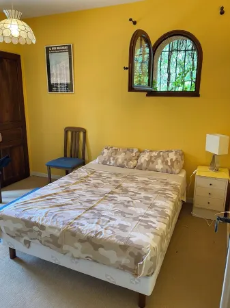 Quiet 3-bedroom villa with pool Отели в г. Ванс