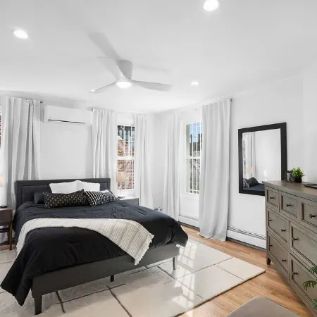 Clean, Classy, Convenient. Montclair's Best Stay! Walk to Town and Train