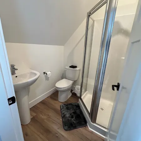 Welcome to The Ferns in Cobble Hill! Quiet, clean and functional bachelor suite.