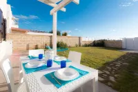 VIOLET VILLA in TORRE LAPILLO with private garden