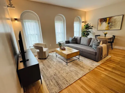 Modern One Bedroom Apartment in the Heart of Downtown Ann Arbor