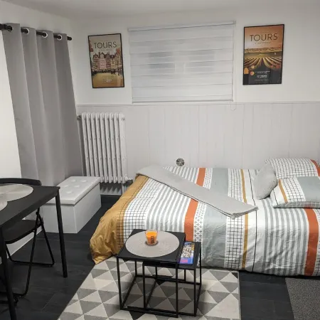 Studio Rénové Avec Jardin à Tours Nord à 3 min du Tram