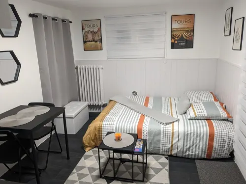 Studio Rénové Avec Jardin à Tours Nord à 3 min du Tram