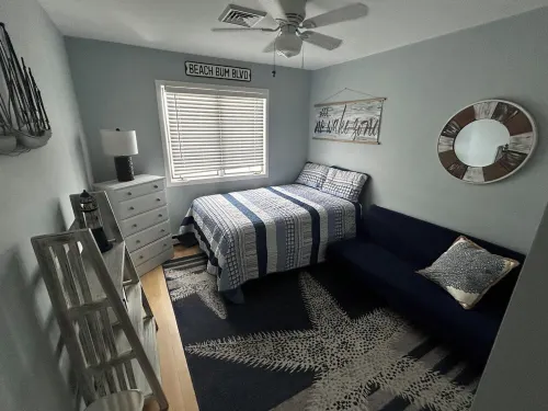 Beautiful 3 Bedroom condo, one block from beach, in center of Sea Isle City