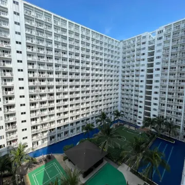Cozy Room in Modern Parañaque Condo With 2 Bedrooms
