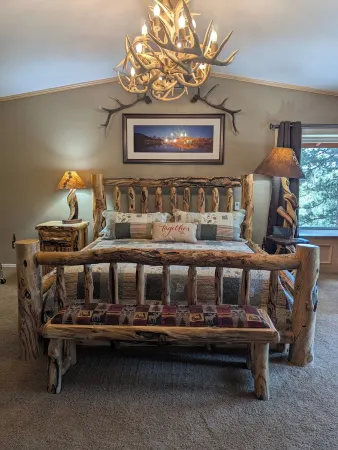 Private Mountain Tranquility for large families near Rocky Mountain National Pk!