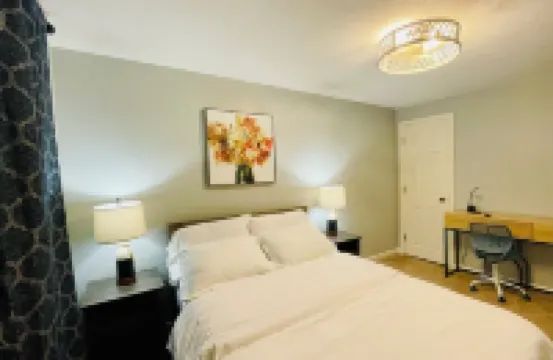 Charming 3-bedroom townhome in Marblehead 3 miles  to Salem14 miles to Boston