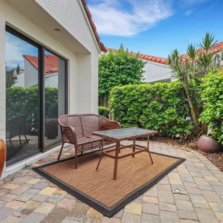 Beautiful, Remodeled Villa Within Walking Distance to Vanderbilt Beach!!