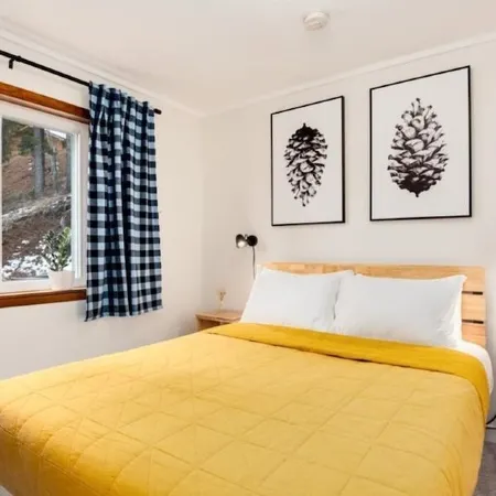 Aspen Glow Cabin - a charming 2-bedroom cabin with mountain views & wood stove