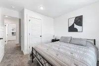 Fully Furnished Modern Home Hotels in Centerton