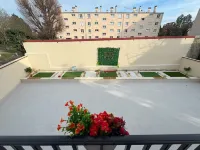 Floral House Hotels in Le Bourget