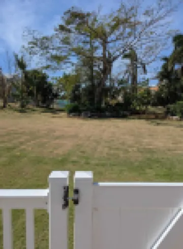Beachfront Townhome at Little Bay Country Club: Pool, Beach, Backyard & More!