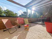 Comfortable house 50m from the sea Hotels in Jullouville