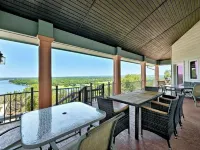 Panoramic View of Lake Marble Falls- 4BRM 10 Acres 1 King and 3 Queen Beds Hotels in Marble Falls
