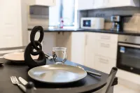 2bedroom Cosy Fully detached Retreat, with computerized shower & game room......