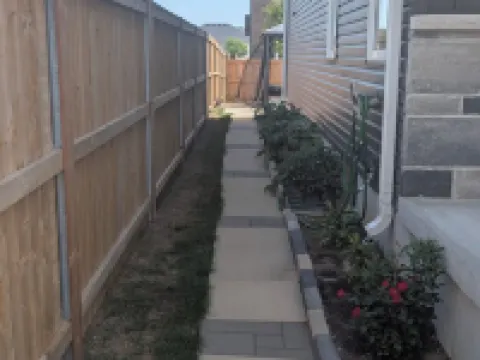 Spacious one bedroom Basement Apartment Hoteles en Belleville