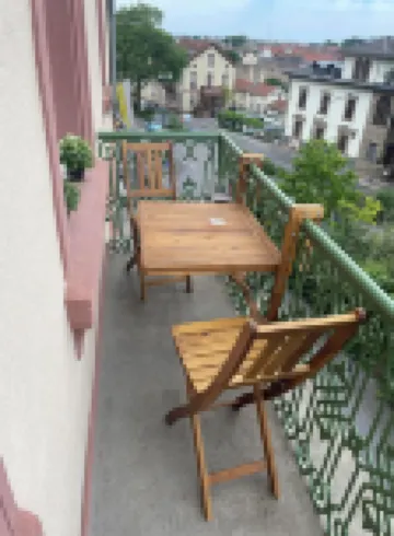 Charming studio with AC, balcony and view of the Castle - Walk to Everything.