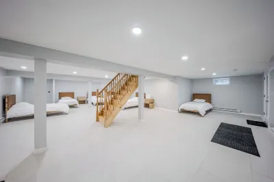 The Grove House - NEW! Luxury Home- Lake Access! Hotel in zona Camp Bais Yaakov