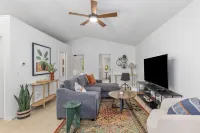 Charming 2-bedroom house in Saugatuck with AC, WiFi, Pet Friendly