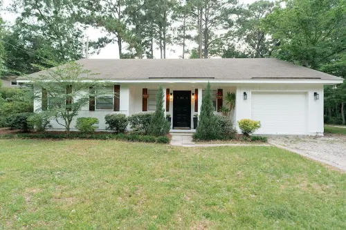 Adorable & Quiet -Under 15 min to Downtown & Beach Hotels in Talahi Island