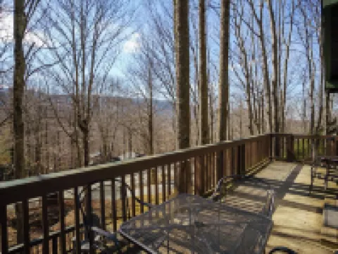 Charming Beech Mountain Chalet – 2BR + Loft - 5 Mins to Ski Slopes & Restaurants Hotels in Beech Mountain
