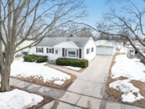 Lambeau Lodge near the heart of Titletown District, Green Bay