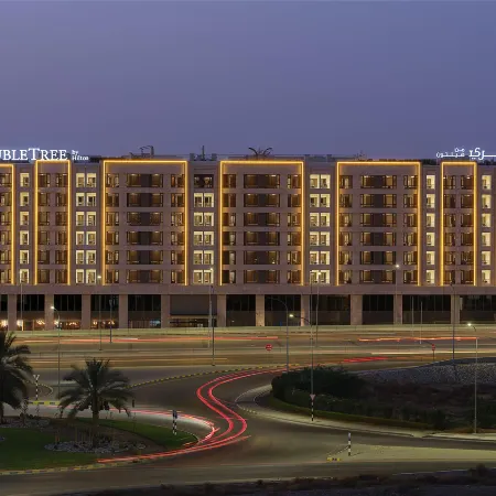 DoubleTree by Hilton Muscat Qurum Отели рядом с достопримечательностью «Qantab Beach»